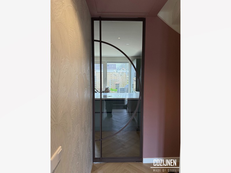 Taatsdeur en trapleuningen Heiloo